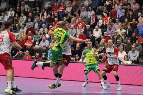 Andreas Bornemann VfL Eintracht Hagen 29 against Stefan Lex ASV Hamm Westfalen 13 back right Bartosz Konitz VfL Eintracht Hagen 17 and Lukas Blohme ASV Hamm Westfalen 2 right ASV Hamm Westfalen vs VfL Eintracht Hagen Handball 2 Bundesliga 24 11 2018 ASV Hamm Westfalen vs VfL Eintracht Hagen Handball 2 Bundesliga 24 11 2018 Hamm Copyright: xEibner Jan_Strohdiekx EP_JSK