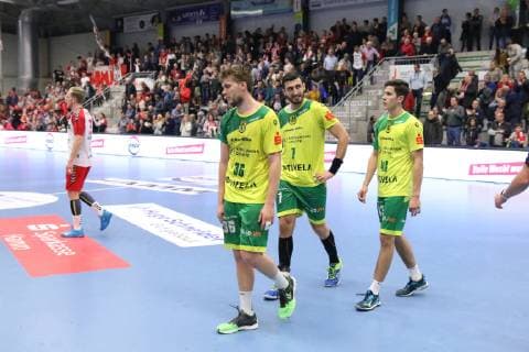 Disappointment at v l Tim Stefan VfL Eintracht Hagen 36 Stanko Sabljic VfL Eintracht Hagen 7 Damian Toromanovic VfL Eintracht Hagen 43 ASV Hamm Westfalen vs VfL Eintracht Hagen Handball 2 Bundesliga 24 11 2018 ASV Hamm Westfalen vs VfL Eintracht Hagen Handball 2 Bundesliga 24 11 2018 Hamm Copyright: xEibner Jan_Strohdiekx EP_JSK