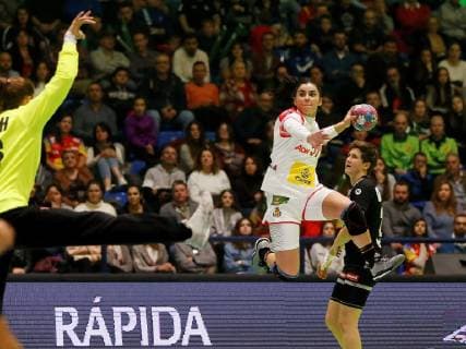 Paula Valdivia (C) from Spain in action, during the match of the International Tournament of Spain, at the Pitiu Rochel pavilion, in Alicante, Spain, 24 November 2018. Spain vs Germany !ACHTUNG: NUR REDAKTIONELLE NUTZUNG!  Copyright: xManuelxLorenzox GRAF5869 20181125-636787041869531843