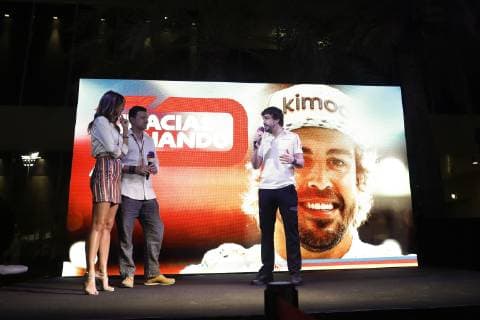 ALONSO Fernando (spa), McLaren Renault MCL33, portrait ceremony farewell during the 2018 Formula One World Championship WM Weltmeisterschaft Abu Dhabi Grand Prix from November 22 to 25 in Yas Marina - Motorsports: FIA Formula One World Championship 2018, Grand Prix of Abu Dhabi, World Championship;2018;Grand Prix;Abu Dhabi, Abu Dhabi United Arab Emirates