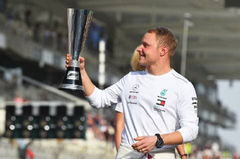 25 11 2018 xekx Formula 1 FIA Grand Prix of Abu Dhabi 2018 Race emspor Fastest Lap Award Winner Valtteri Bottas FIN 77 Mercedes AMG Petronas Motorsport DFL DFB REGULATIONS PROHIBIT ANY USE OF PHOTOGRAPHS as IMAGE SEQUENCES and or QUASI VIDEO Abu Dhabi eel-fotografie Eberhard Krieger