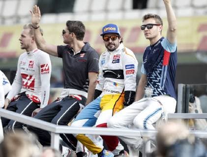 Motorsports: FIA Formula One World Championship WM Weltmeisterschaft 2018, Grand Prix of Abu Dhabi, World Championship;2018;Grand Prix;Abu Dhabi, 14 Fernando Alonso (ESP, McLaren-Renault), 8 Romain Grosjean (FRA, Haas F1 Team), , 9 Marcus Ericsson (SWE, Sauber F1 Team), Abu Dhabi United Arab Emirates