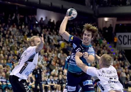 25 11 2018 xlakx EHF Cup 3 Round Fuechse Berlin Aalborg Handbold emspor v l Henrik Mollgaard Aalborg Handbold Handbold 21 am Ball Jacob Tandrup Holm Fuechse Berlin 6 Berlin