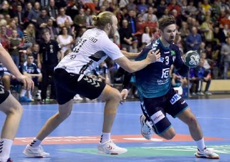 25 11 2018 xlakx EHF Cup 3 Round Fuechse Berlin Aalborg Handbold emspor v l Henrik Mollgaard Aalborg Handbold 21 Fabian Wiede Fuechse Berlin 3 Berlin
