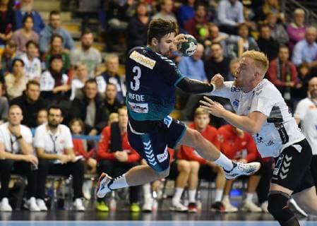 Fabian Wiede Foxes right litter Rene Antonsen Aalborg Foxes Berlin DEN Aalborg Handbold EHF Cup 2013 2014 men men men Handball Germany Germany Max Schmeling Halle Berlin 25 11 2018