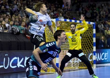 25 11 2018 xlakx EHF Cup 3 Round Fuechse Berlin Aalborg Handbold emspor v l Hans Lindberg Fuechse Berlin 18 Jensen Frederik Aalborg Silvio Heinevetter Fuechse Berlin 12 Berlin