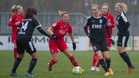 v li Natsuki Kishikawa BV Cloppenburg 14 Julia Pfannschmidt 1 FC Köln 16 and Agnieszka Winczo BV Cloppenburg 11 in the triathlon duel duel action action game scene THE DFB RICHTLINEN UNTERSAGEN EVERYTHING USE OF PHOTOS AS SEQUENCES AND OR QUASI VIDEO Soccer 2 Women Bundesliga BV Cloppenburg 1 FC Cologne xobx