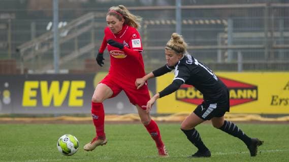 v li Theresa Gosch 1 FC Köln 24 and Michelle Meyer BV Cloppenburg 17 in duel duel duel action action game scene THE DFB RICHTLINIEN UNDERSAGEN ANY USE OF PHOTOS AS SEQUENCE PICTURES AND OR VIDEOA HNLICHE PHOTOSTRECKEN DFB REGULATIONS PROHIBIT ANY USE OF PHOTOGRAPHS AS IMAGE SEQUENCES AND OR QUASI VIDEO Football 2 Women Bundesliga BV Cloppenburg 1 FC Köln xobx