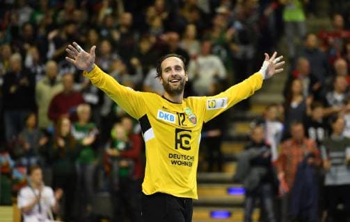 Silvio Heinevetter goalkeeper foxes cheers after a litter foxes held Berlin DEN Aalborg Handbold EHF Cup 2013 2014 men men men handball Germany Germany Max Schmeling Halle Berlin 25 11 2018