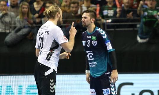 25 11 2018 Handball EHF Cup 3 Round 6 Matchday Fuechse Berlin Aalborg Handbold Picture Activity Henrik Mollgaard Jensen Aalborg Handbold vs. Fabian Wiede Fuechse Berlin Handball EHF Cup 3 Round 6 Matchday Fuechse Berlin Aalborg Handbold
