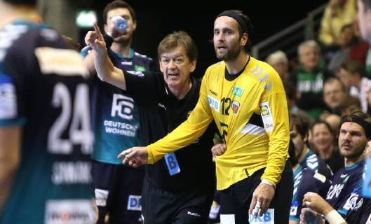 25 11 2018 Handball EHF Cup 3 Round 6 Matchday Fuechse Berlin Aalborg Handbold Picture Coach Velimir Petkovic Fuechse Berlin Silvio Heinevetter Fuechse Berlin Handball EHF Cup 3 Round 6 Matchday Fuechse Berlin Aalborg Handbold