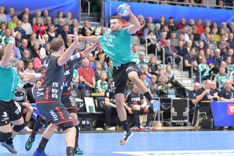 Skjern Handbold vs SG Flensburg Handewitt Handball EHF Champions League Group Phase 25 11 18 Eivind Tangen Skjern Handbold 25 Holger Glandorf SG Flensburg Handewitt 09 xmmkx