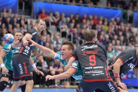 Skjern Handbold vs SG Flensburg Handewitt Handball EHF Champions League Group Phase 25 11 18 Jesper Konradsson Skjern Handbold 10 Holger Glandorf SG Flensburg Handewitt 09 Simon Hald Jensen SG Flensburg Handewitt 05 xmmkx