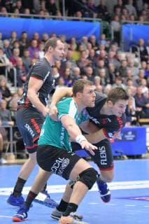 Skjern Handbold vs SG Flensburg Handewitt Handball EHF Champions League Group Phase 25 11 18 Benjamin Jakobsen Skjern Handbold 03 Magnus Roed SG Flensburg Handewitt 77 Simon Hald Jensen SG Flensburg Handewitt 05 xmmkx