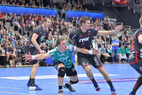 Skjern Handbold vs SG Flensburg Handewitt Handball EHF Champions League Group Phase 25 11 18 Benjamin Jakobsen Skjern Handbold 03 Magnus Roed SG Flensburg Handewitt 77 Simon Hald Jensen SG Flensburg Handewitt 05 xmmkx
