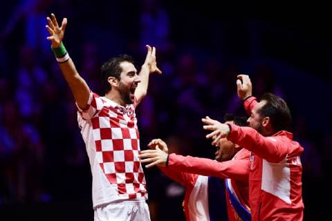 joie de Marin Cilic (Cro) en fin de match joie des joueurs de la Croatie Zeljko Krajan - Capitaine (Cro) TENNIS : France vs Croatie - Finale de la Coupe Davis - 25 11 2018 JBAutissier Panoramic 