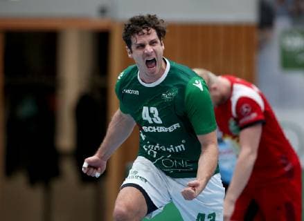 Germany Würzburg s Oliver Arena 25 11 2018 Handball 2 Bundesliga DJK Rimpar Woelfe TuS N Luebbecke Picture v l Benedikt Brielmeier DJK Rimpar Wolves 43 cheers Copyright: HMBxMedia xHeikoxBecker