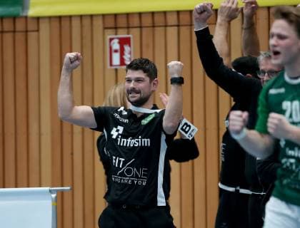 Germany Würzburg s Oliver Arena 25 11 2018 Handball 2 Bundesliga DJK Rimpar Woelfe TuS N Luebbecke Picture v l Coach Dr Matthias Obinger DJK Rimpar Wolves Jubel Copyright: HMBxMedia xHeikoxBecker