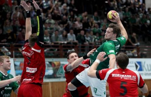 Germany Würzburg s Oliver Arena 25 11 2018 Handball 2 Bundesliga DJK Rimpar Woelfe TuS N Luebbecke Picture v l Patrick Gempp DJK Rimpar Wolfe 13 Patryk Walczak TuS Lübbecke 7 Lukasz Gierak TuS Lübbecke 10 Patrick Schmidt DJK Rimpar Wolfe 17 und Jo Gerrit Genz TuS Lübbecke 5 Copyright: HMBxMedia xHeikoxBecker