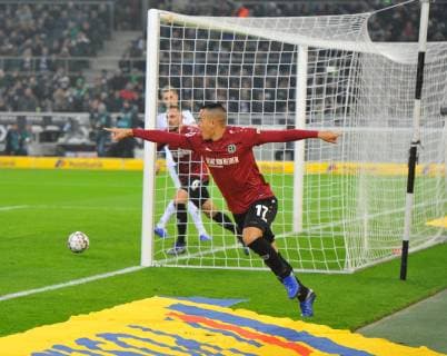 xnjx 25.11.2018; Moenchengladbach; 1. Fussball-Bundesliga Borussia Moenchengladbach vs. Hannover 96 Torjubel nach dem 0-1 bei Torschuetze Bobby Wood (Hannover) Gemäß den Vorgaben der DFL Deutsche Fußball Liga ist es untersagt, in dem Stadion und oder vom Spiel angefertigte Fotoaufnahmen in Form von Sequenzbildern und oder videoähnlichen Fotostrecken zu verwerten bzw. verwerten zu lassen. DFL regulations prohibit any use of photographs as image sequences and or quasi-video. Moenchengladbach *** xnjx 25 11 2018 Moenchengladbach 1 Soccer Bundesliga Borussia Moenchengladbach vs. Hannover 96 Goal cheers after 0 1 for goal scorers Bobby Wood Hannover According to the DFL Deutsche Fußball Liga it is forbidden to use or have used photos taken in the stadium and or from the match in the form of sequence pictures and or video-like photo sequences DFL regulations prohibit any use of photographs as image sequences and or quasi video Moenchengladbach