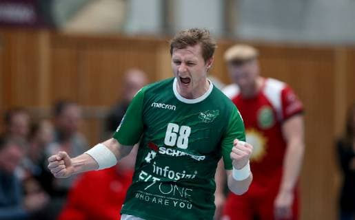 Germany Würzburg s Oliver Arena 25 11 2018 Handball 2 Bundesliga DJK Rimpar Woelfe TuS N Luebbecke Bild v l Julian Sauer DJK Rimpar Wölfe 68 Jubel Copyright: HMBxMedia xHeikoxBecker