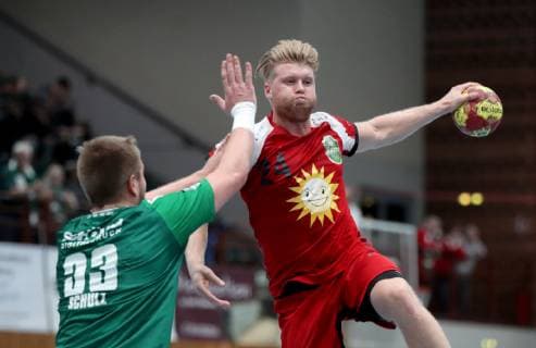 Germany Würzburg s Oliver Arena 25 11 2018 Handball 2 Bundesliga DJK Rimpar Woelfe TuS N Luebbecke Picture v l Michael Schulz DJK Rimpar Wölfe 33 and Dener Jaanimaa TuS Lübbecke 24 Copyright: HMBxMedia xHeikoxBecker
