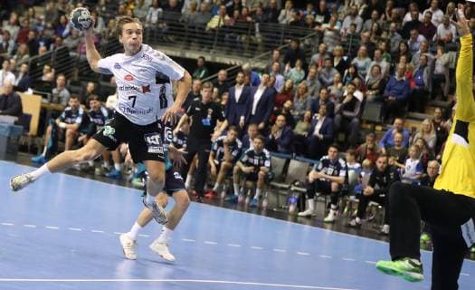 25 11 2018 Handball EHF Cup 3 Round 6 Matchday Fuechse Berlin Aalborg Handbold Picture Frederik Bech Jensen Aalborg Handbold vs. Silvio Heinevetter Fuechse Berlin Handball EHF Cup 3 Round 6 Matchday Fuechse Berlin Aalborg Handbold