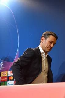 Niko KOVAC coach Bayern Muenchen leaves the podium single image cut single motif half figure half figure press conference FC Bayern Muenchen before the Champions League match against Benfica Lisbon soccer on 26 11 2018