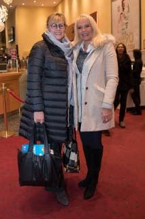 left Board member Cornelia Kollmer Stadtsparkasse Augsburg accompanied by cinema Premiere More than 90 minutes Football event 26 11 2018 Augsburg Bayern Germany Copyright: xkolbert-press ChristianxKolbertx