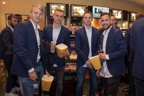 l r Felix Goetze 4 FC Augsburg Kilian Jakob 25 FC Augsburg Raphael Framberger 32 FC Augsburg Marco Richter 23 FC Augsburg Cinema Premiere More than just 90 minutes Football Event 26 11 2018 Augsburg Bayern Deutschland Copyright: xkolbert-press ChristianxKolbertx