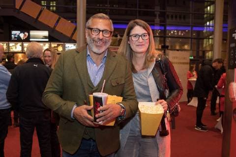 Former footballer Jimmy Hartwig with Frau Kino Premiere More than just 90 minutes Football event 26 11 2018 Augsburg Bayern Deutschland Copyright: xkolbert-press ChristianxKolbertx