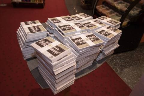 Autograph cards were distributed Cinema Premiere More than just 90 minutes Football Event 26 11 2018 Augsburg Bayern Deutschland Copyright: xkolbert-press ChristianxKolbertx