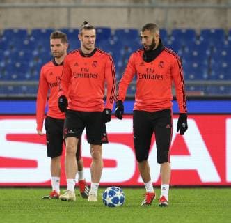 Entrenamiento del Real Madrid en el estadio Olímpico de Roma. En la imagen, Bale y Benzema.Real Madrid practice session at the Olimpico stadium of Rome. In this picture, Bale and Benzema. 