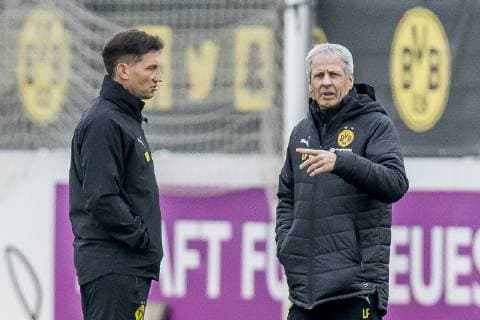 Football 1 Bundesliga Season 2018 2019 Final training of Borussia Dortmund before the Champions League match against Bruges on 27 11 2018 in Dortmund North Rhine-Westphalia Dortmund coach Lucien Favre r talks to the athletics coach Copyright: xKirchner DavidxInderliedx