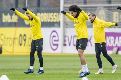 Football 1 Bundesliga season 2018 2019 final training of Borussia Dortmund before the Champions League match against Bruges on 27 11 2018 in Dortmund North Rhine-Westphalia v li Dortmunds Lukasz Piszczek Dortmunds Axel Witsel and Dortmunds Marcel Schmelzer are warming up Copyright: xKirchner DavidxInderliedx