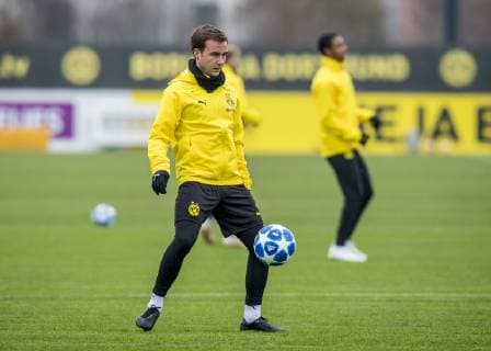 Football 1 Bundesliga Season 2018 2019 Final training of Borussia Dortmund before the Champions League match against Bruges on 27 11 2018 in Dortmund North Rhine-Westphalia Dortmunds Mario Götze Goetze plays a pass Copyright: xKirchner DavidxInderliedx