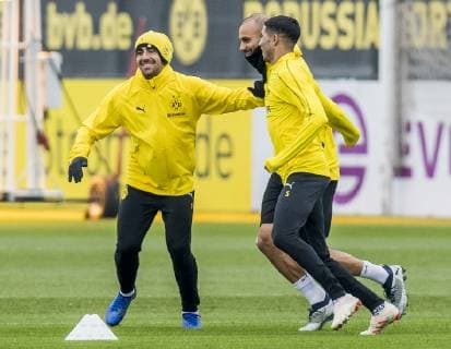 Football 1 Bundesliga season 2018 2019 final training of Borussia Dortmund before the Champions League match against Bruges on 27 11 2018 in Dortmund North Rhine-Westphalia v li Dortmunds Paco Alcacer Dortmunds Ömer Oemer Toprak and Dortmunds Achraf Hakimi fight each other Copyright: xKirchner DavidxInderliedx