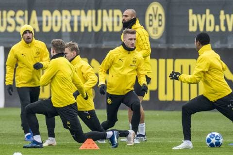 Soccer 1 Bundesliga season 2018 2019 final training of Borussia Dortmund before the Champions League match against Bruges on 27 11 2018 in Dortmund North Rhine-Westphalia Dortmunds Marco Reus completes a stretching exercise Copyright: xKirchner DavidxInderliedx