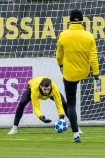 Football 1 Bundesliga season 2018 2019 final training of Borussia Dortmund before the Champions League match against Bruges on 27 11 2018 in Dortmund North Rhine-Westphalia Dortmunds goalkeeper Roman Bürki Buerki during goalkeeper training Copyright: xKirchner DavidxInderliedx