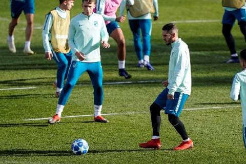 Fußball, CL, Atletico Madrid Training Atletico Madrid s player Koke Resurreccion (R) in action during a training session of the team at Wanda City of Sports in Majadahonda, Madrid, Spain, 27 November 2018. Atletico Madrid will face AS Monaco in their UEFA Champions League Group A soccer match on 28 November. Training session of Atletico Madrid !ACHTUNG: NUR REDAKTIONELLE NUTZUNG!  Copyright: xRodrigoxJimenezx GRAF7105 20181127-636789179572545507