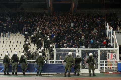 Sport Bilder des Tages Police fighting with Ajax supporters during the UEFA Champions League group E match between AEK FC and Ajax Amsterdam at the OAKA Spyros Louis on November 27, 2018 in Athens, Greece UEFA Champions League 2018 2019 xVIxVIxImagesx xMauricexvanxSteenxIVx 12908130