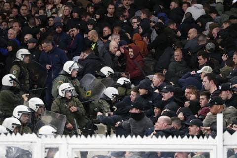 Fußball, CL, AEK Athen - Ajax Amsterdam, Ausschreitungen der Fans ATHENS, Olympic Stadium, AEK Athens FC - Ajax , football, Champions League, season 2018-2019, 27-11-2018, Supporters of Ajax fighting with policeman before the game AEK Athens - Ajax . AEK Athens - Ajax x2649521x