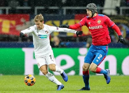 MOSCOW, RUSSIA â€“ NOVEMBER 27, 2018: Viktoria Plzen s Patrik Hrosovsky (L) and CSKA Moscow s Mario Fernandes fight for the ball in their 2018 19 UEFA Champions League Group G Round 5 football match at Luzhniki Stadium. Sergei Bobylev TASS  TS098FE5