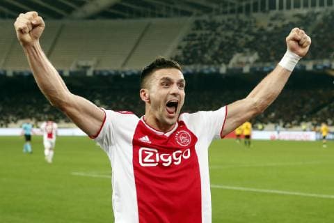 Dusan Tadic of Ajax during the UEFA Champions League group E match between AEK FC and Ajax Amsterdam at the OAKA Spyros Louis on November 27, 2018 in Athens, Greece UEFA Champions League 2018 2019 xVIxVIxImagesx xMauricexvanxSteenxIVx 12908752