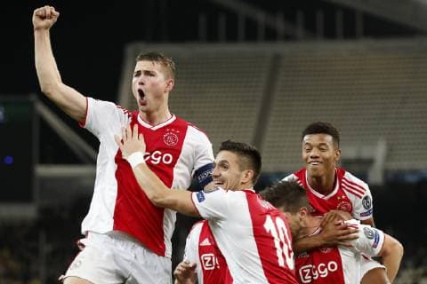 (L-R) Matthijs de Ligt of Ajax, Dusan Tadic of Ajax, Klaas Jan Huntelaar of Ajax, David Neres of Ajax during the UEFA Champions League group E match between AEK FC and Ajax Amsterdam at the OAKA Spyros Louis on November 27, 2018 in Athens, Greece UEFA Champions League 2018 2019 xVIxVIxImagesx xMauricexvanxSteenxIVx 12908792