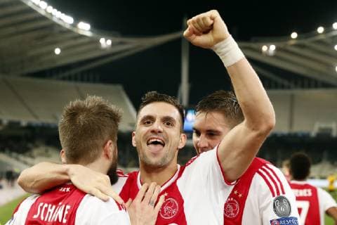 (l-r) Lasse Schone of Ajax, Dusan Tadic of Ajax, Maximilian Wober of Ajax during the UEFA Champions League group E match between AEK FC and Ajax Amsterdam at the OAKA Spyros Louis on November 27, 2018 in Athens, Greece UEFA Champions League 2018 2019 xVIxVIxImagesx xMauricexvanxSteenxIVx 12908802