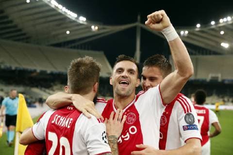 (l-r) Lasse Schone of Ajax, Dusan Tadic of Ajax, Maximilian Wober of Ajax during the UEFA Champions League group E match between AEK FC and Ajax Amsterdam at the OAKA Spyros Louis on November 27, 2018 in Athens, Greece UEFA Champions League 2018 2019 xVIxVIxImagesx xMauricexvanxSteenxIVx 12908803