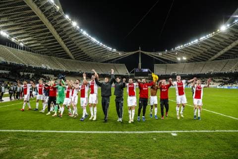 (l-r) Klaas Jan Huntelaar of Ajax, Zakaria Labyad of Ajax, Vaclav Cerny of Ajax, Rasmus Kristensen of Ajax, Kasper Dolberg of Ajax, Ajax goalkeeper Andre Onana, Donny van de Beek of Ajax, Dusan Tadic of Ajax, Noussair Mazraoui of Ajax, Lasse Schone of Ajax, Maximilian Wober of Ajax, Perr Schuurs of Ajax, Daley Blind of Ajax, Matthijs de Ligt of Ajax, David Neres of Ajax during the UEFA Champions League group E match between AEK FC and Ajax Amsterdam at the OAKA Spyros Louis on November 27, 2018 in Athens, Greece UEFA Champions League 2018 2019 xVIxVIxImagesx xMauricexvanxSteenxIVx 12908884