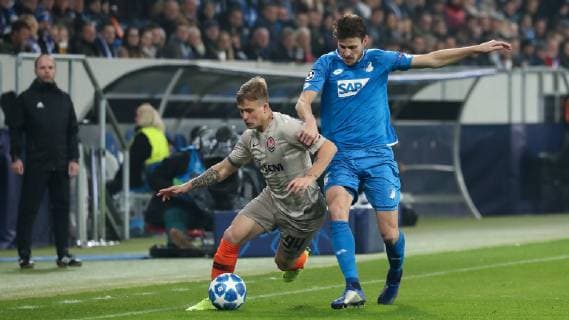 v li Oleg Danchenko Donezk 94 Havard Nordtveit Hoffenheim 6 duel fight game scene duel tackle tackling dynamics action football UEFA Champions League TSG 1899 Hoffenheim FK Schachtar Donezk xozx