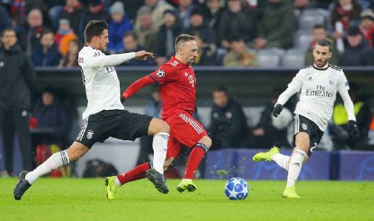 SOCCER - UEFA CL, Bayern vs Benfica MUNICH,GERMANY,27.NOV.18 - SOCCER - UEFA Champions League, FC Bayern Muenchen vs Benfica Lissabon. Image shows Gabriel (Benfica), Franck Ribery (Bayern) and Rafa Silva (Benfica). GEPAxpictures xThomasxBachun